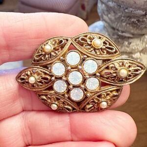Vintage Sarah Coventry Gold Tone Rhinestone‎ Faux Pearl Brooch